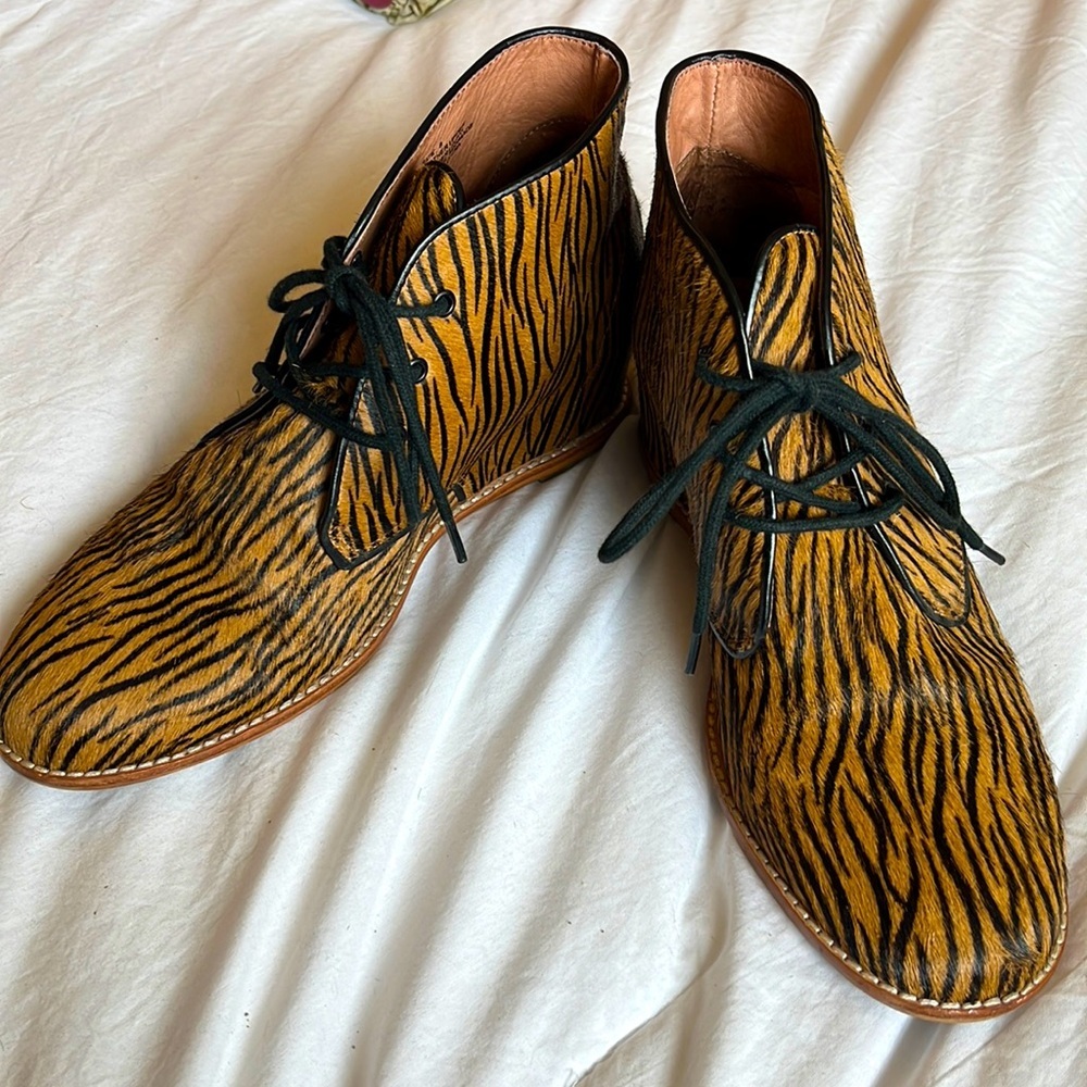 Leather Ankle Booties Animal Print Size 8 EUC leopard tiger Boots Wedge COMFY